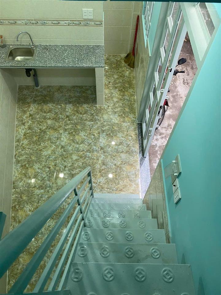 Bán nhà 2 lầu + sân thượng  đường trần xuân soạn