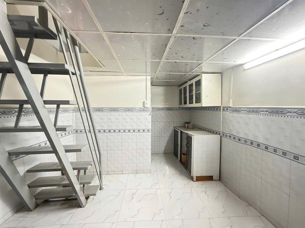 Bán nhà 2 phòng ngủ  gần mặt tiền đường  q7