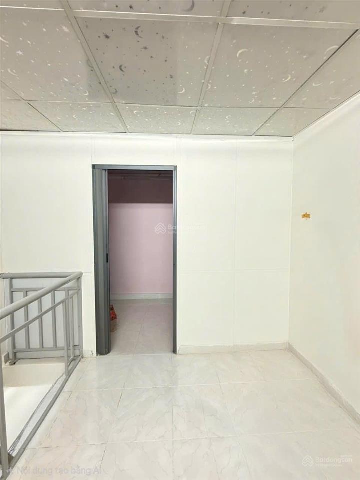 Bán nhà 2 phòng ngủ  gần mặt tiền đường  q7