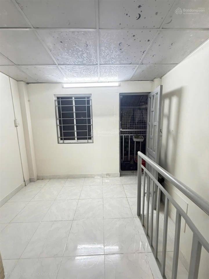 Bán nhà 2 phòng ngủ  gần mặt tiền đường  q7