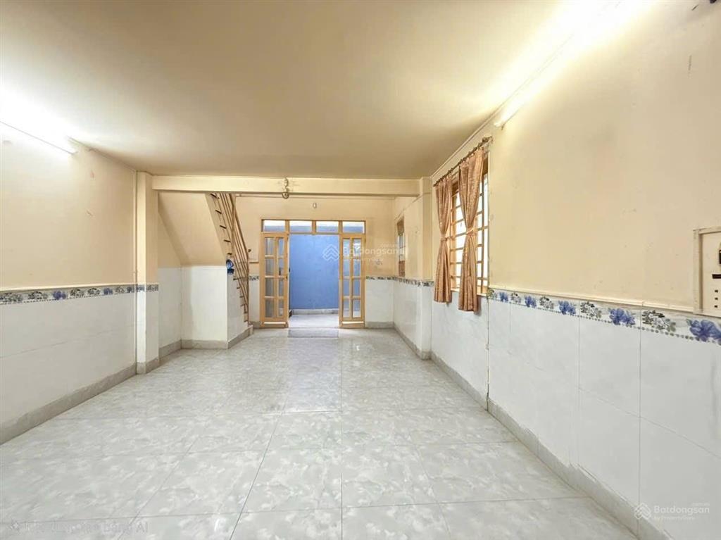 Bán nhà 5.5m x 11m  đường trần xuân soạn  quận 7