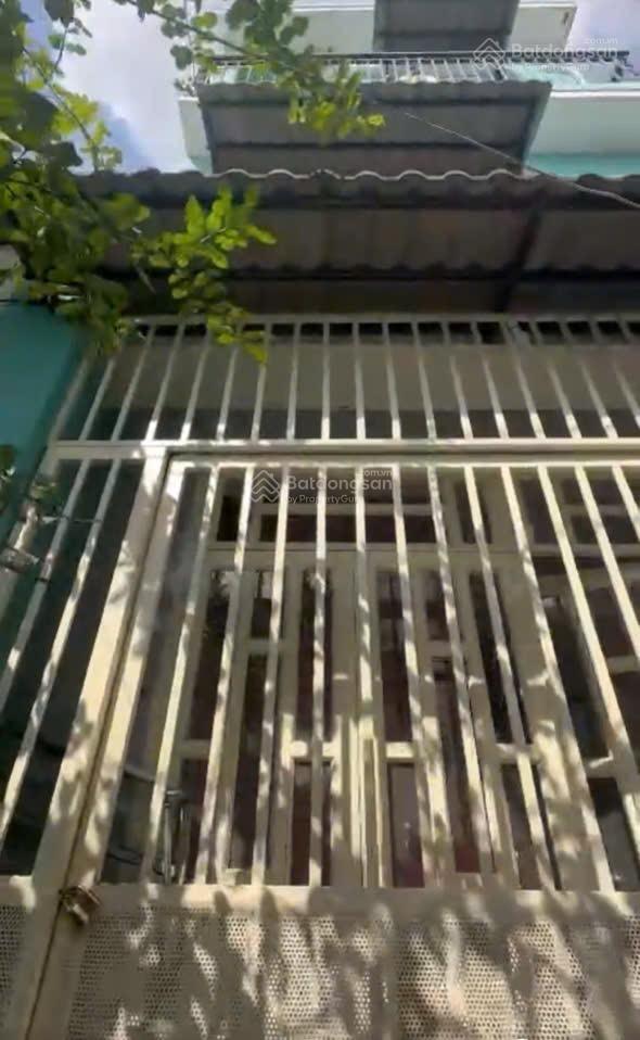 Bán nhà sổ riêng 3 tầng  gần chợ bùi văn ba  quận 7