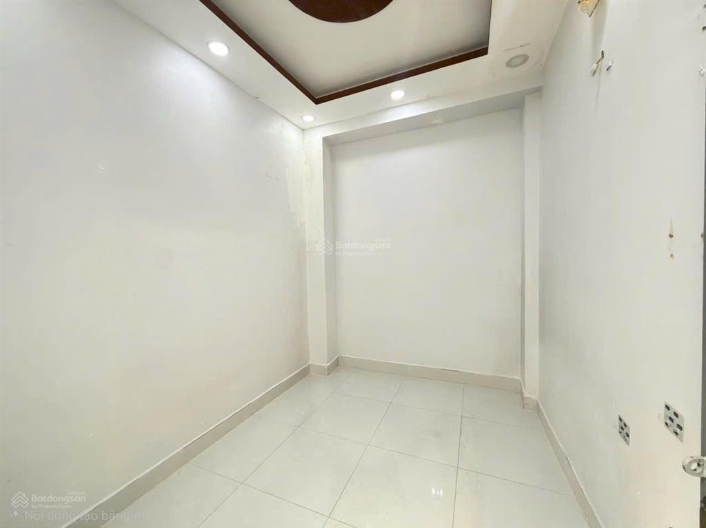 Nhà bán sổ hồng riêng  gần mặt tiền đường  quận 7