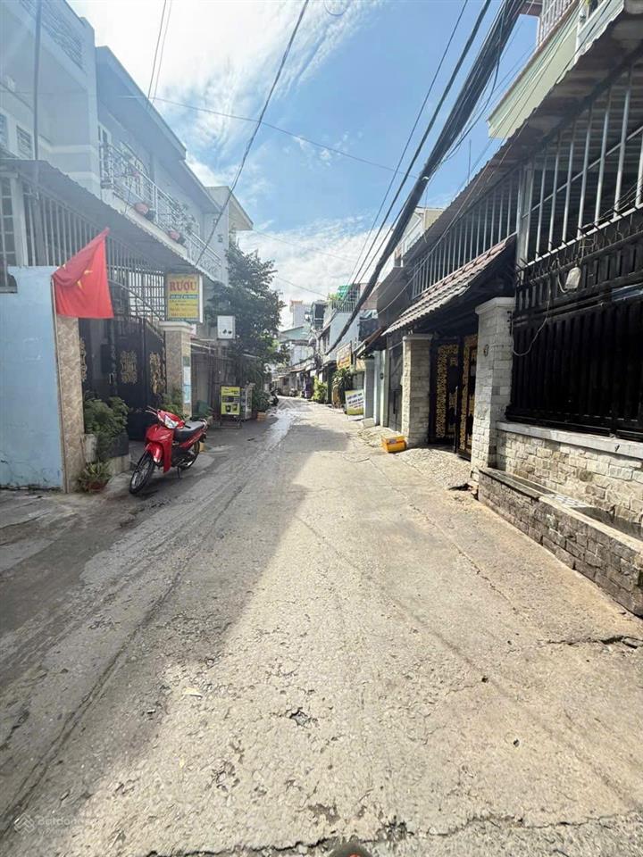 Nhà bán sổ hồng riêng  gần mặt tiền đường  quận 7