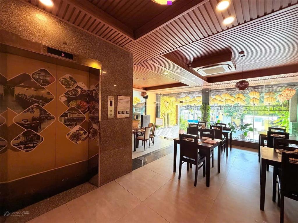 [rất gấp] mặt tiền dương đức hiền  nhà hàng cơm niêu  160m2 ngang 8m có hầm + thang máy