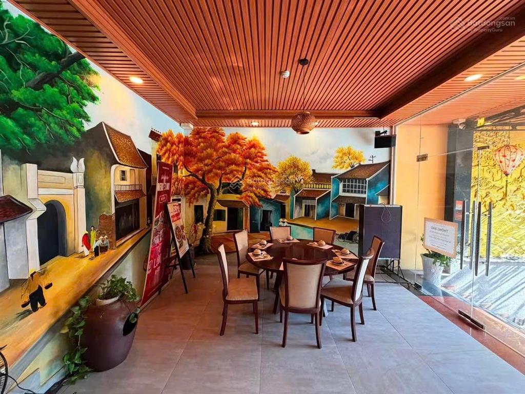 [rất gấp] mặt tiền dương đức hiền  nhà hàng cơm niêu  160m2 ngang 8m có hầm + thang máy