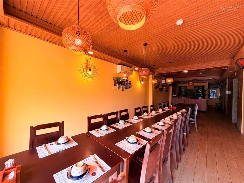 [rất gấp] mặt tiền dương đức hiền  nhà hàng cơm niêu  160m2 ngang 8m có hầm + thang máy