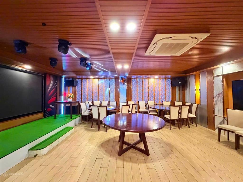 [rất gấp] mặt tiền dương đức hiền  nhà hàng cơm niêu  160m2 ngang 8m có hầm + thang máy
