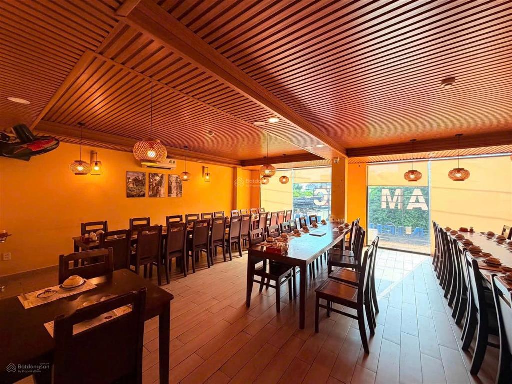 [rất gấp] mặt tiền dương đức hiền  nhà hàng cơm niêu  160m2 ngang 8m có hầm + thang máy