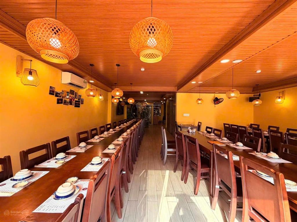 [rất gấp] mặt tiền dương đức hiền  nhà hàng cơm niêu  160m2 ngang 8m có hầm + thang máy