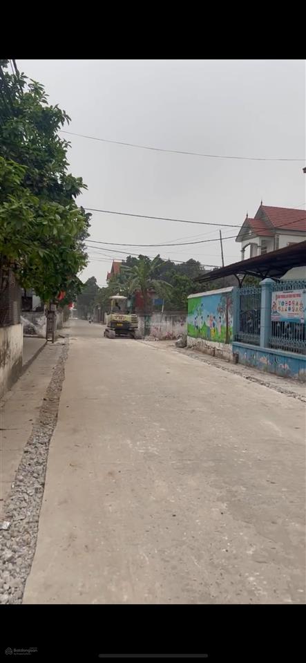 Cần bán 100m2 tại vân hà, giá 23tr/m2, ô tô vào đất