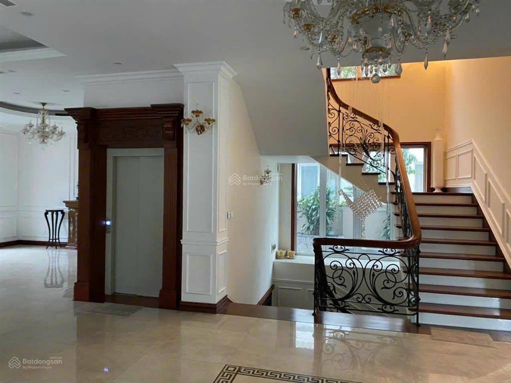 Chủ nhà gửi bán biệt thự bằng lăng diện tích 600 m2  vinhomes riverside long biên hà nội
