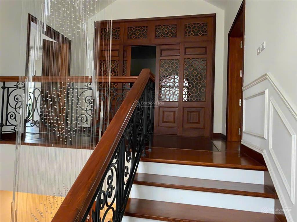Chủ nhà gửi bán biệt thự bằng lăng diện tích 600 m2  vinhomes riverside long biên hà nội
