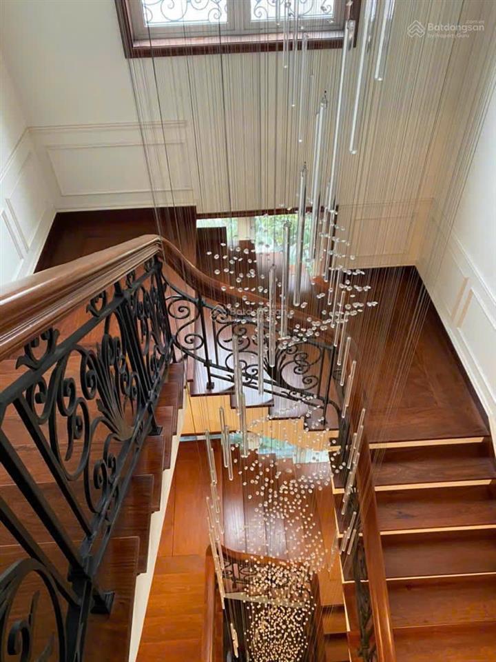 Chủ nhà gửi bán biệt thự bằng lăng diện tích 600 m2  vinhomes riverside long biên hà nội
