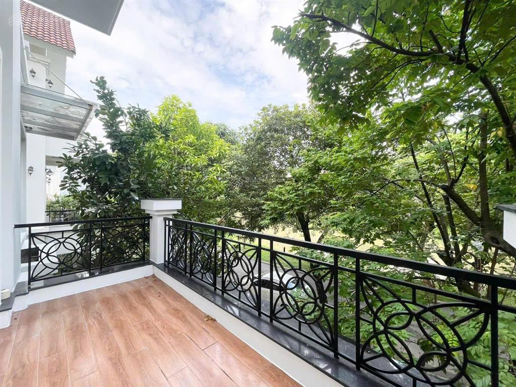 Bán biệt thự hoa lan vinhomes riverside hoàn thiện full nội thất diện tích đất 233m2, giá 120 tỷ