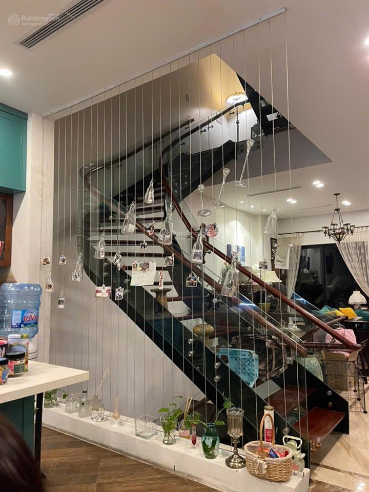 Bán biệt thự tại vinhomes riverside, giá tốt 65 tỷ s(đất) 161,5m2 còn thương lượng, đầy đủ nội thất