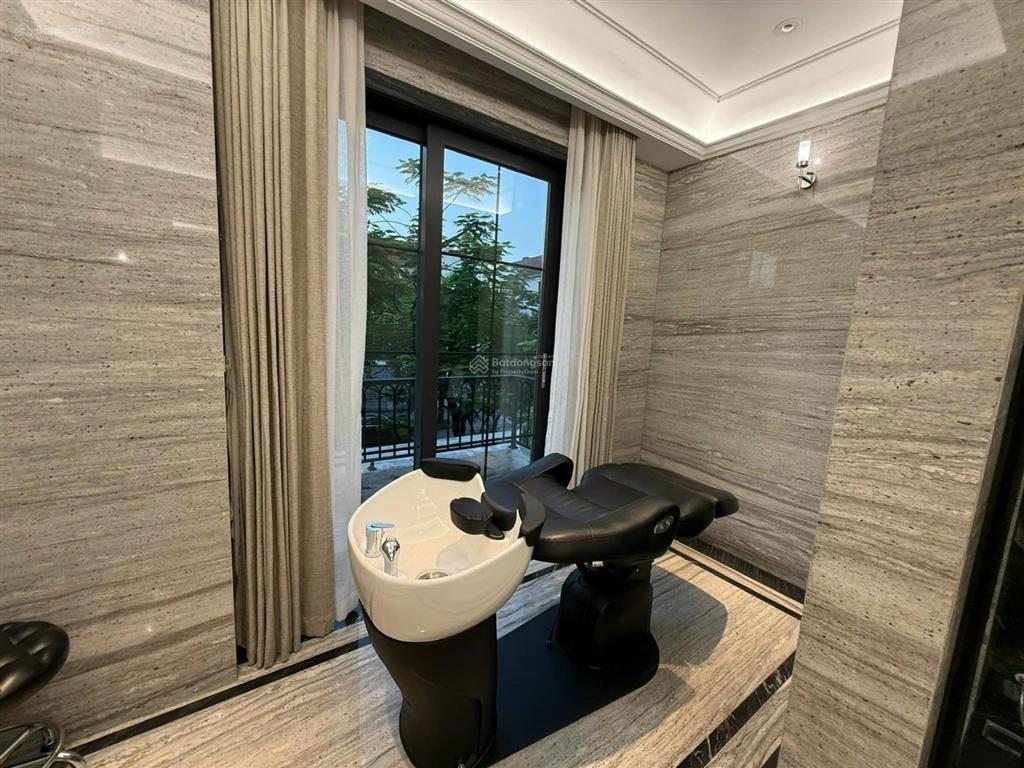 Bán bt phượng vinhomes riverside, full nội thất cao cấp mới 100% nhận nhà về ở luôn giá bán 95 tỷ