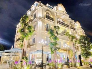 Chủ cần bán cấp tòa dinh biệt thự với diện tích gần 1000 m2.đặt biệt là lô góc có một không hai.