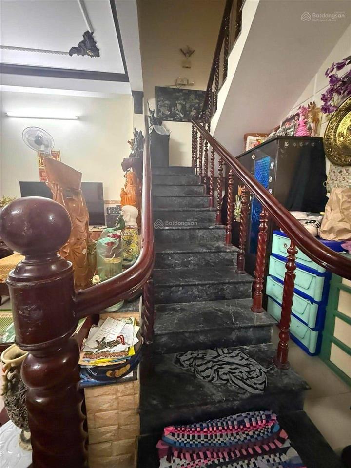 Chủ cần bán gấp căn nhà 3 tầng đường nguyễn tuân sơn trà đà nẵng.