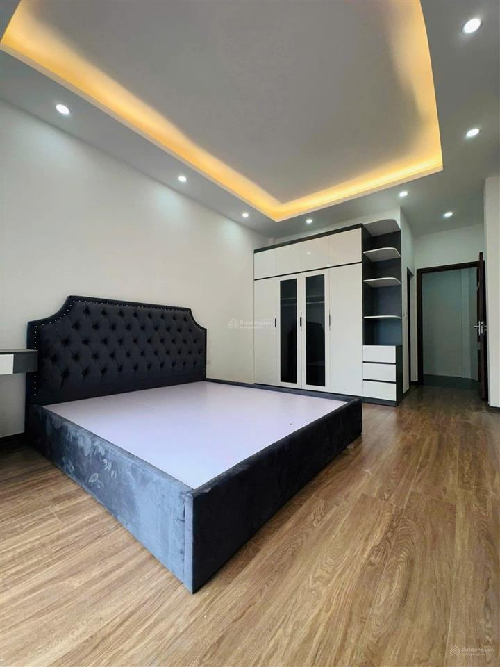 Bán nhà la phù 35m 5 tầng ô tô đỗ cổng chỉ 5,x tỷ