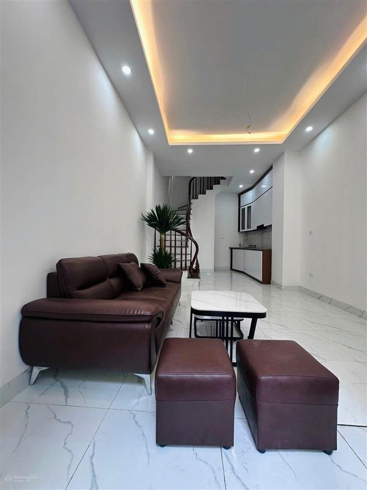 Bán nhà la phù 35m 5 tầng ô tô đỗ cổng chỉ 5,x tỷ