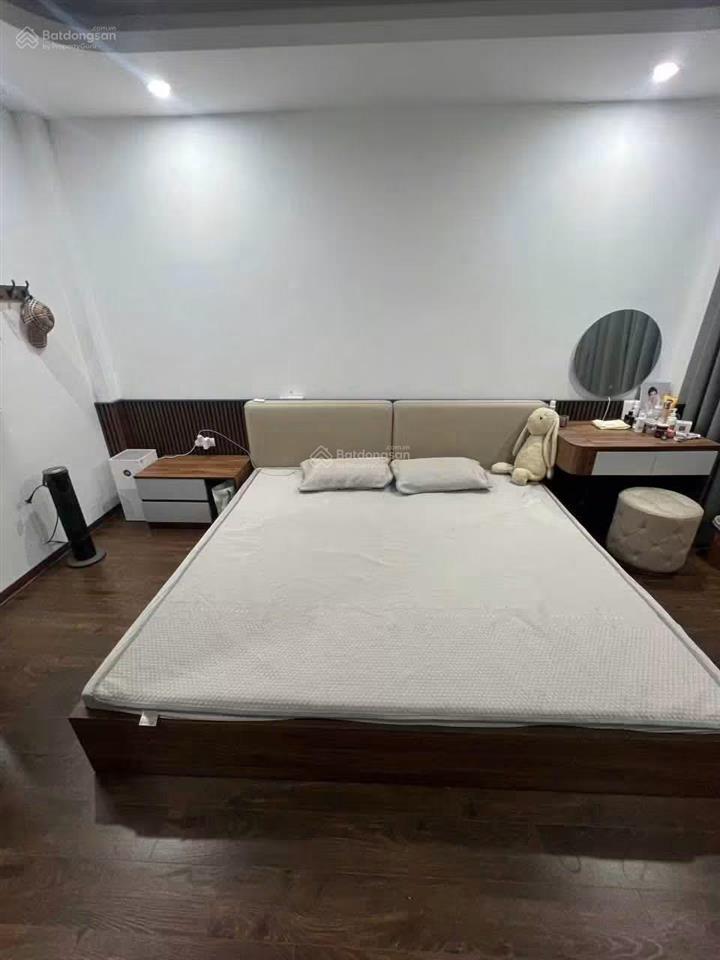 5,3 tỷ sở hữu ngay nhà lô góc tại la phù diện tích 35m. nhà 5 tầng hiện đại. căn góc