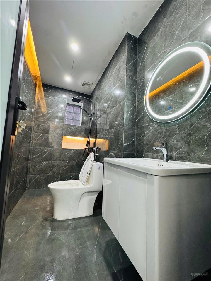 Cầu cốc tây mỗ 6 tầng 32m2  thang máy  oto đỗ cổng 6,x tỷ ngõ trước nhà 2m, 10m ra ô tô tránh