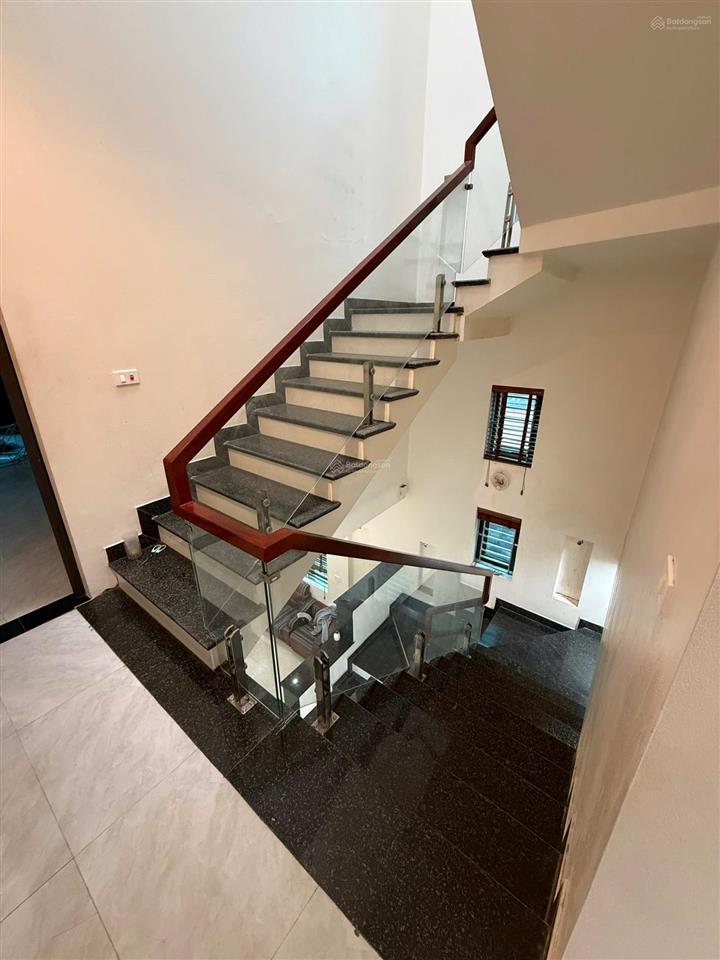 Căn góc 3 tầng  48,5m2  4pn  2 ô tô tránh  tiền phong  mê linh cũ  kinh doanh đẹp  chỉ 4 tỷ