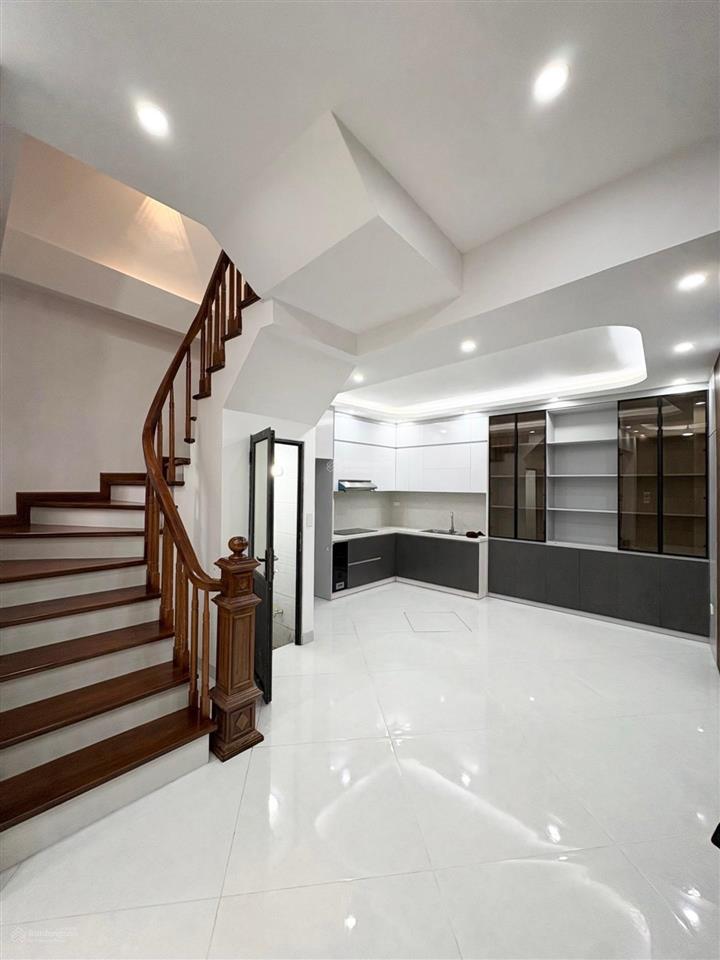 Bán nhà bằng liệt, hoàng mai, 55m2, 5t, 6n, 9.2 tỷ (ctl), ô tô, kinh doanh, gần phố