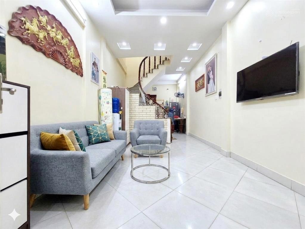 Bán nhà định công thượng, hoàng mai, 5 tầng, ô tô gần, 32m2, 6.7 tỷ(ctl)
