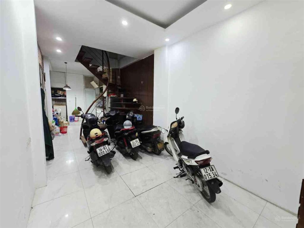 Bán nhà tân triều mới, thanh liệt, ô tô đỗ cổng, gần phố, 39m2, 6,4 tỷ (ctl)