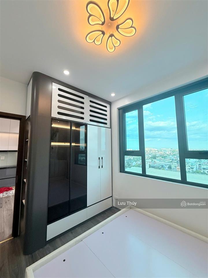 Bán chung cư ngõ 67 đức giang long biên 4,98 t.ỷ dt 72m2 2ngủ + 2wc full nội thất đẹp.