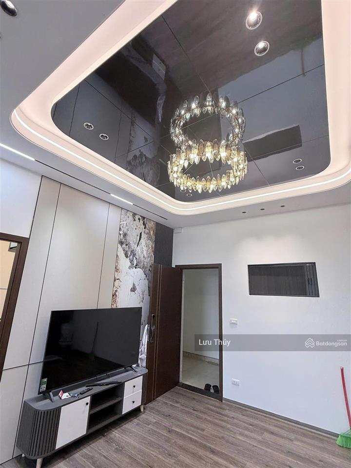 Bán chung cư ngõ 67 đức giang long biên 4,98 t.ỷ dt 72m2 2ngủ + 2wc full nội thất đẹp.