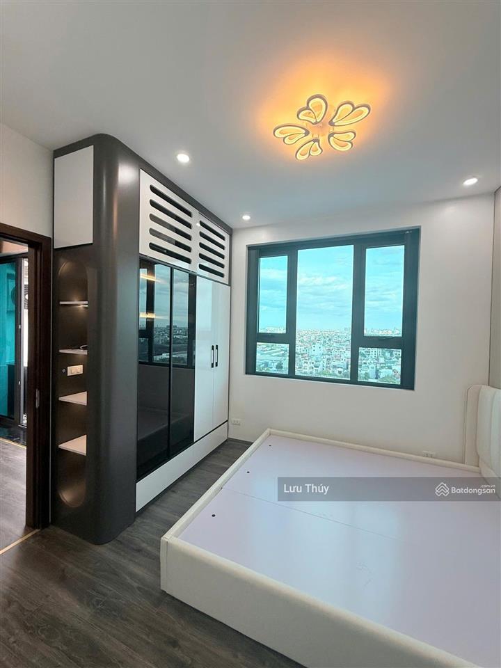 Bán chung cư ngõ 67 đức giang long biên 4,98 t.ỷ dt 72m2 2ngủ + 2wc full nội thất đẹp.