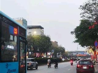 Bán nhà phố nguyễn văn cừ long biên 30 tỷ dt 135m2 mt 8m 5t thang máy ô tô kinh doanh gần phố.