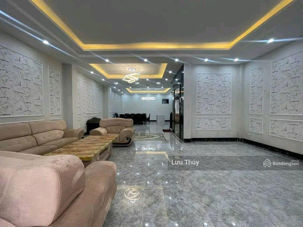 Bán nhà phố nguyễn văn cừ long biên 30 tỷ dt 135m2 mt 8m 5t thang máy ô tô kinh doanh gần phố.
