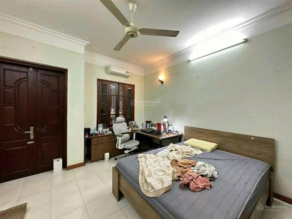 Cho thuê nhà ngõ 62 nguyễn chí thanh. đối diện đại học luật hà nội. 65m x 5 tầng. nội thất đầy đủ.