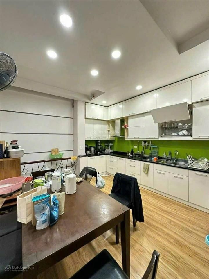 Cho thuê nhà ngõ 62 nguyễn chí thanh. đối diện đại học luật hà nội. 65m x 5 tầng. nội thất đầy đủ.