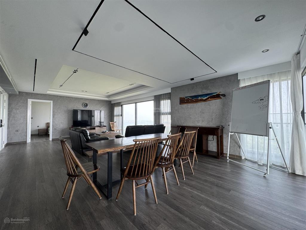 Căn hộ thang máy riêng, sân vườn 30m2, view ecopark 270 độ, 216m2 4 pn 3wc cực hiếm park premium