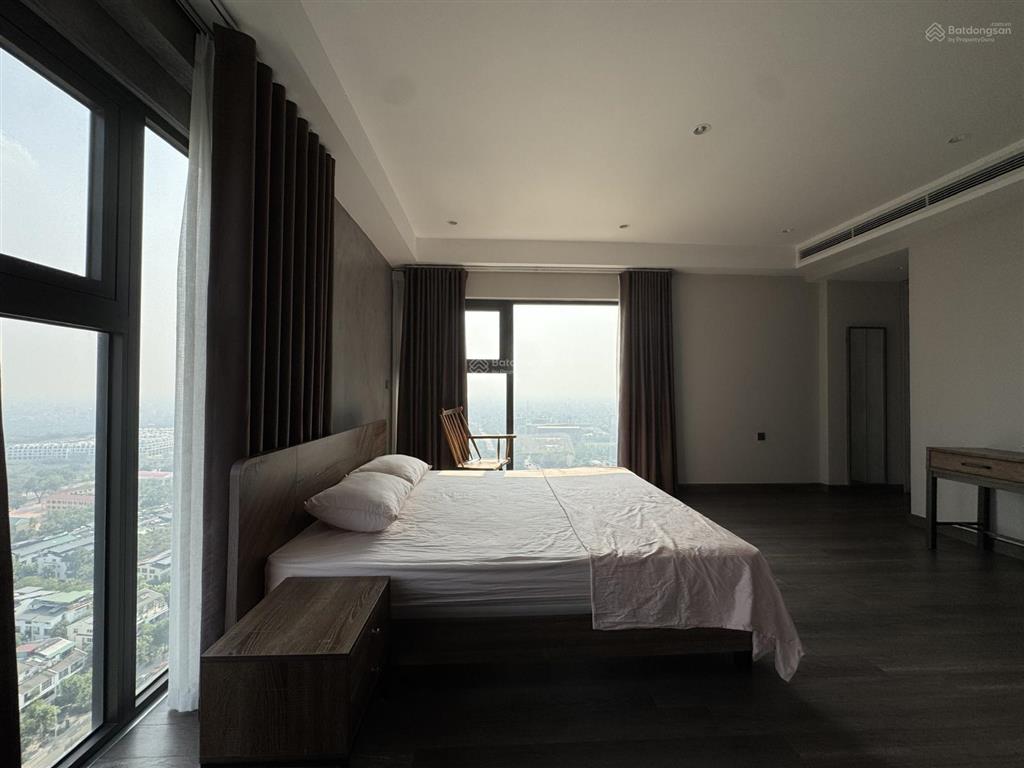 Căn hộ thang máy riêng, sân vườn 30m2, view ecopark 270 độ, 216m2 4 pn 3wc cực hiếm park premium