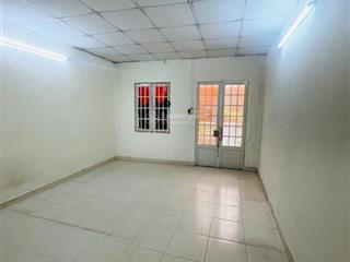 Bán nhà đường trường chinh, dt 4x18m 1 lầu, ngay ngã tư bảy hiền, cách mặt tiền đúng 2 căn