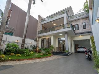 Villa đường nam kỳ khởi nghĩa diện tích 10x30m trệt 2 lầu cho thuê