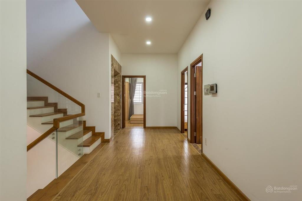Villa đường nam kỳ khởi nghĩa diện tích 10x30m trệt 2 lầu cho thuê