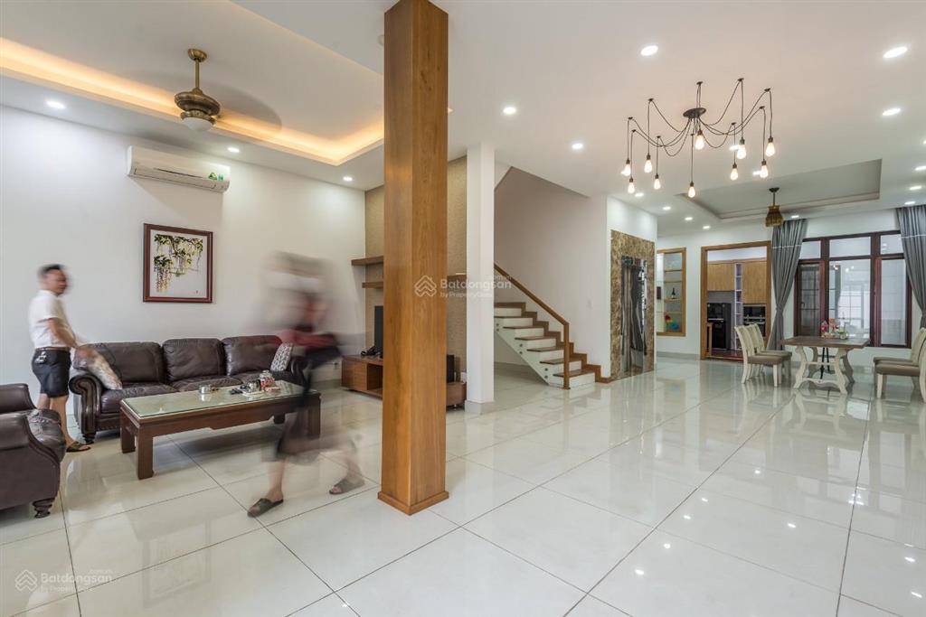 Villa đường nam kỳ khởi nghĩa diện tích 10x30m trệt 2 lầu cho thuê