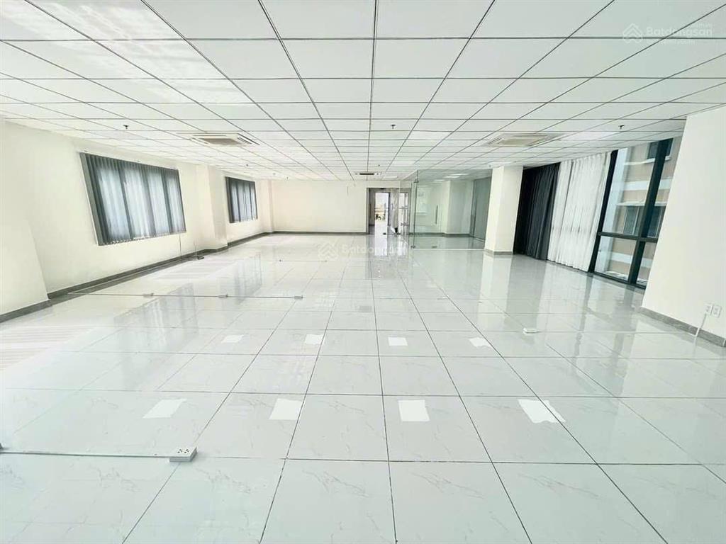 Tòa nhà mặt tiền đường cộng hòa, diện tích 8x30m, hầm 6 tầng, cho thuê
