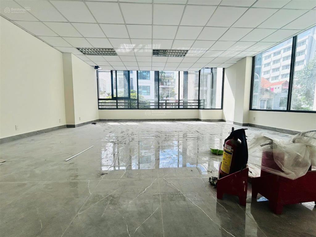 Tòa nhà mặt tiền đường trần hữu trang diện tích 9x18m hầm 5 tầng cho thuê