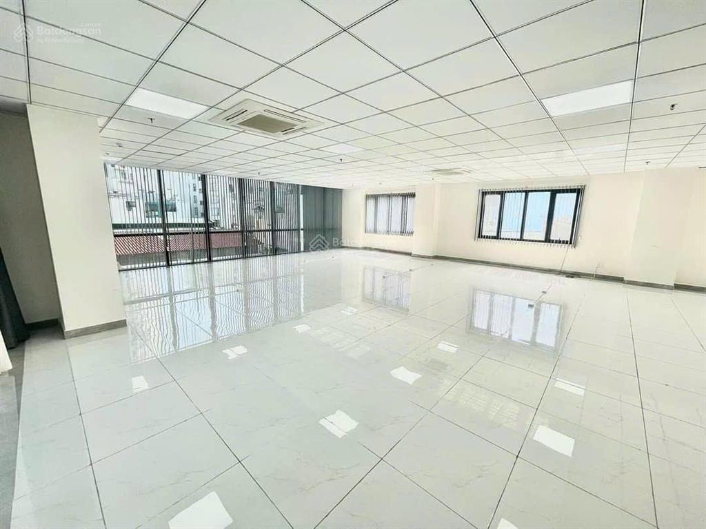Tòa nhà mặt tiền khu sân bay diện tích 11x23m, hầm 6 tầng cho thuê