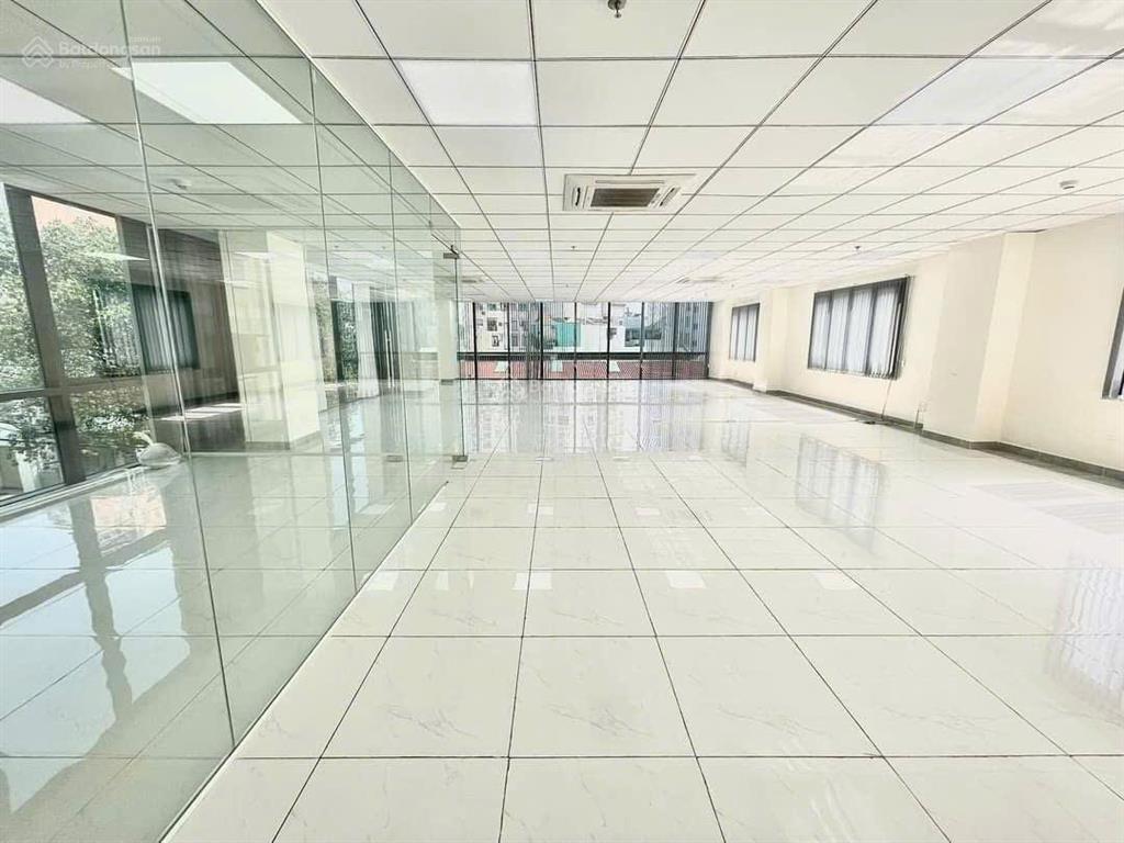 Tòa nhà mặt tiền khu sân bay diện tích 11x23m, hầm 6 tầng cho thuê