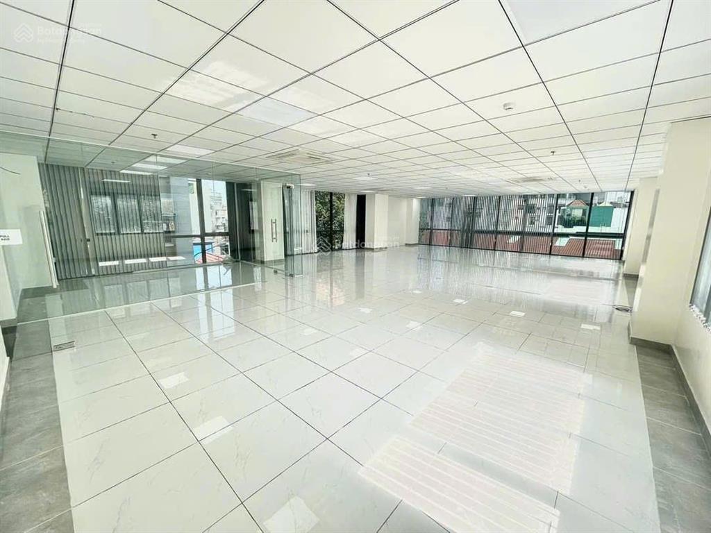 Tòa nhà mặt tiền khu sân bay diện tích 11x23m, hầm 6 tầng cho thuê