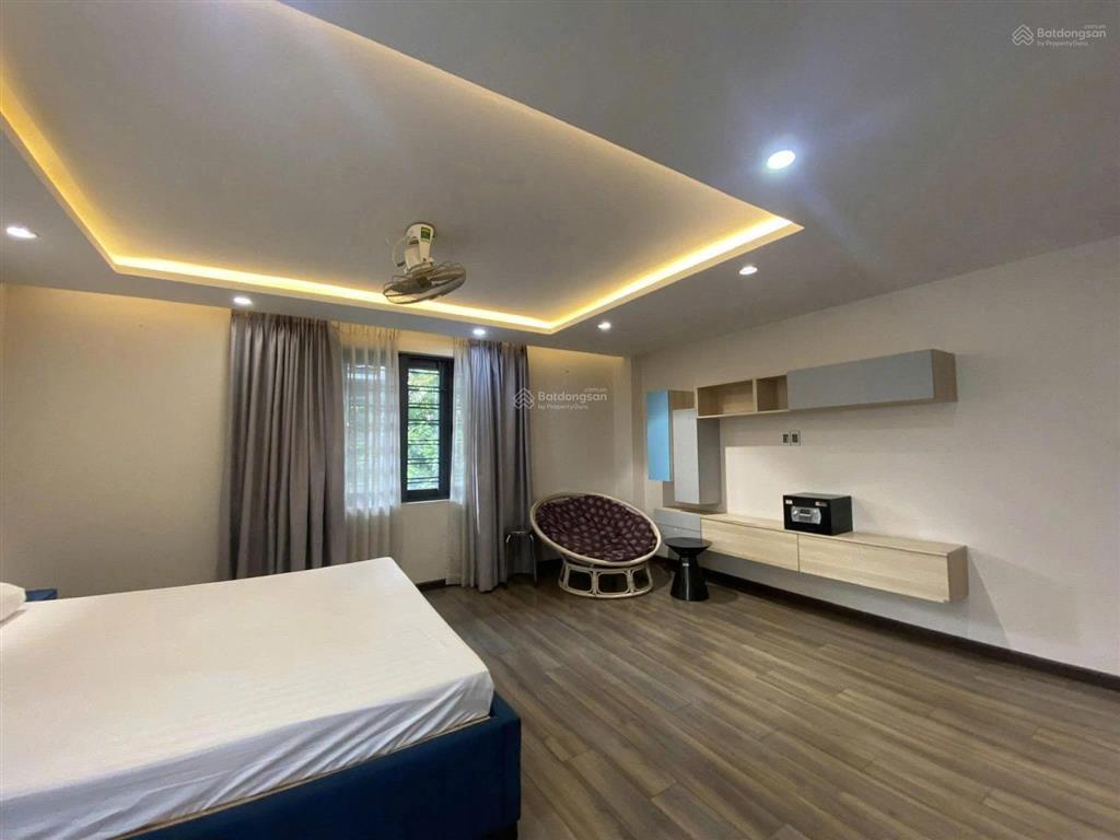 Nhà mặt tiền đường hoa mai diện tích 8x18m hầm trệt 2 lầu cho thuê
